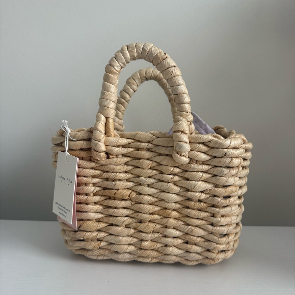 NEW woven handbag with lavender bag insert